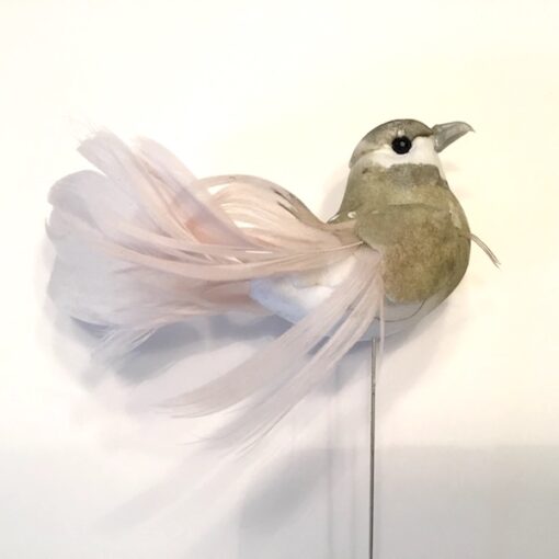 Beige fugl på spyd