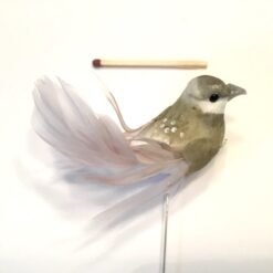 Alternative view of Beige fugl på spyd