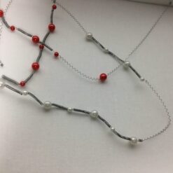 Alternative view of Hvide perler på spiraltråd