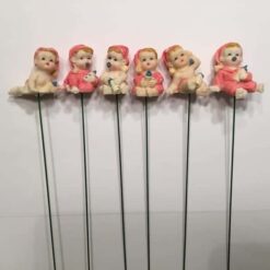 Lyserøde babyer på pind