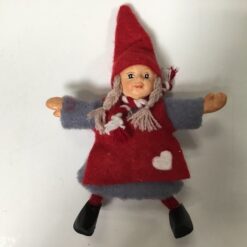 Lille Nissepige med rød hue