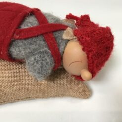 Alternative view of Nisse der sover på maven