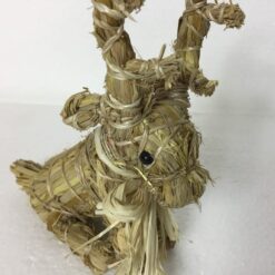 Alternative view of Siddende mini halm dådyr