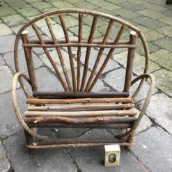 Alternative view of Træbænk i naturgren lille størrelse