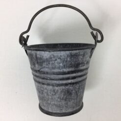 Jern spand i lille størrelse