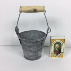 Alternative view of Jern spand med træhank