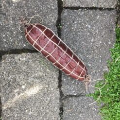 Kunstig rød spegepølse