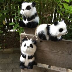 Alternative view of Panda der sidder med ophæng