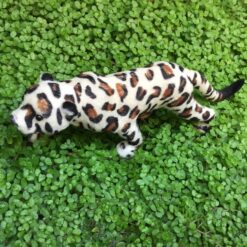 Kunstig leopard med kort pels