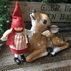 Dekorativ bordeaux rød nissepige