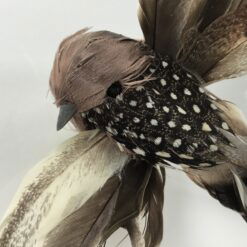 Alternative view of Prikket brun flyvende fugl