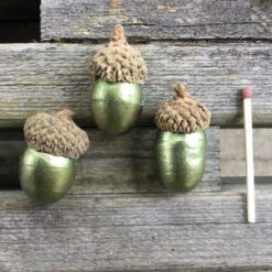 Alternative view of Lille naturtro limefarvet agern