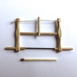 Minirature sav, perfekt til nisselandskabet.