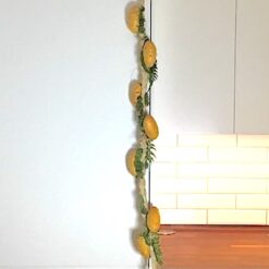 Alternative view of Dekorativ kartoffelranke bundet på bastfletning