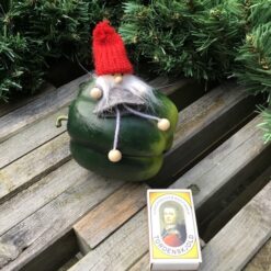 Alternative view of Dekorativ nisse på peberfrugt