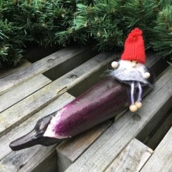Grå nisse på aubergine
