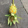 Kunstig orange ananas på pind