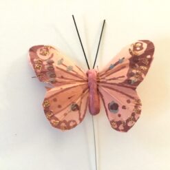 Lille gammelrosa sommerfugl med glimmerkant