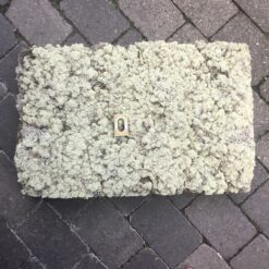 Mos i lys/hvid farve