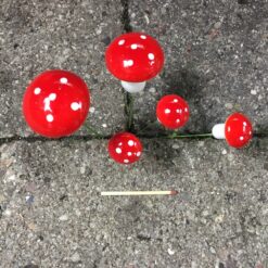 Alternative view of Rød paddehat Ø 3cm