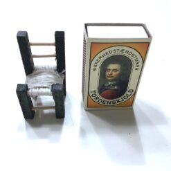 Alternative view of Spansk lille bitte stol i træ