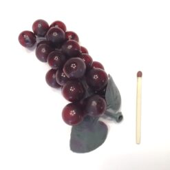 Alternative view of Lille rød vindrue med blade