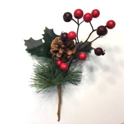 Alternative view of Fyrgren med kristjørn & bær