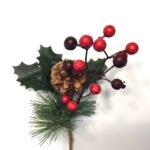 Fyrgren med kristjørn & bær