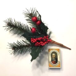 Alternative view of Fyrgren med bær & kristjørn