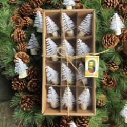 Alternative view of 12.stk hvide mini juletræer