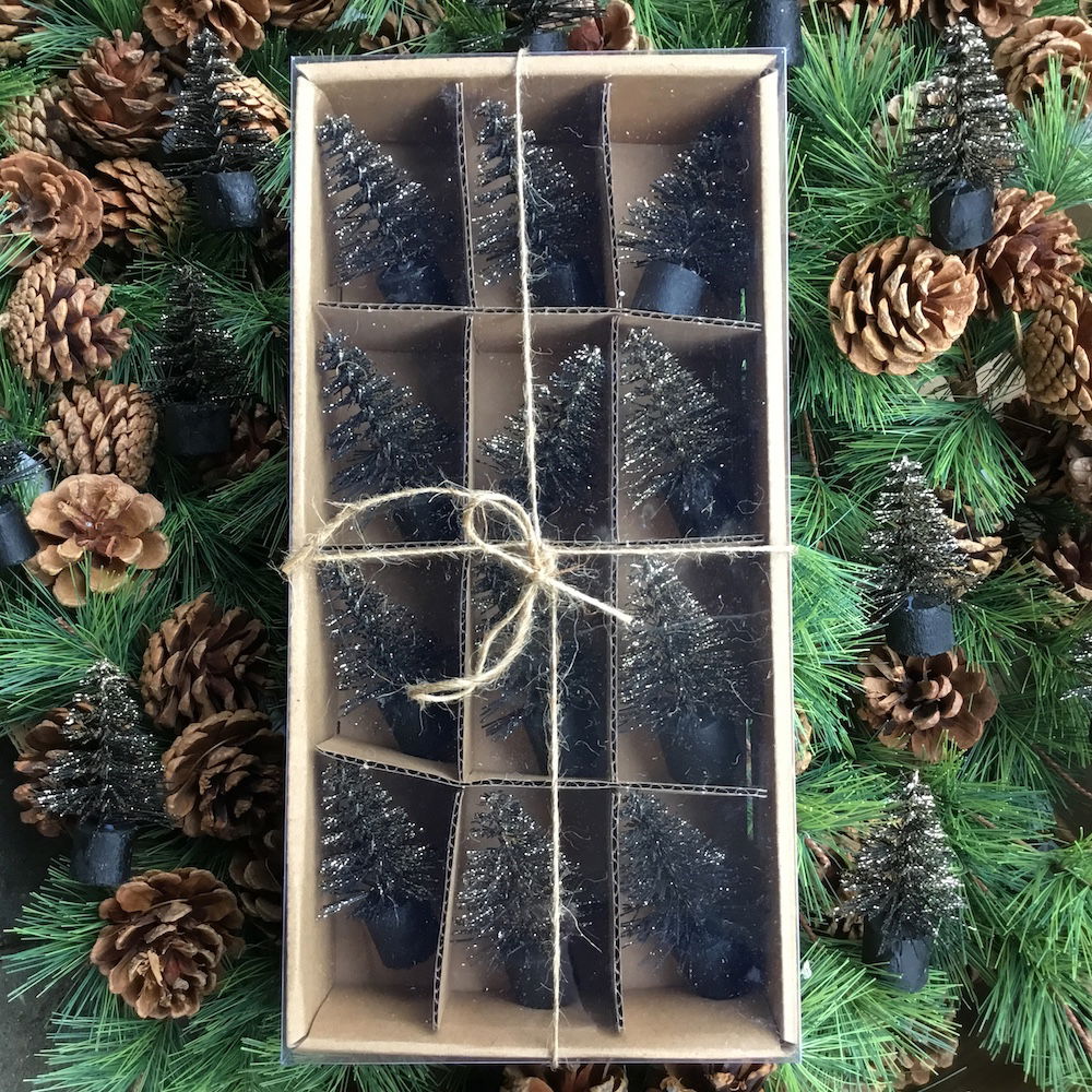 12.stk sorte mini juletræer - Billede 4