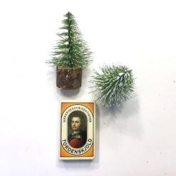 Alternative view of Grønt dekorativt mini juletræ