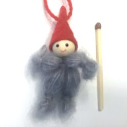 Alternative view of Grå garnnisse med nissehue