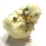 Påskekylling med bjælde halsbånd