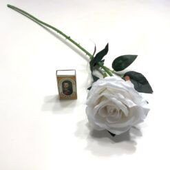 Alternative view of Hvid langstilket kunstig rose