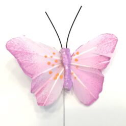 Rosa lille orangeplettet sommerfugl