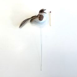 Alternative view of Brun dekorativ fugl på trådpind