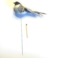 Alternative view of Grå dekorativ fugl på trådpind