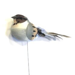 Grå dekorativ fugl på trådpind