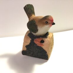 Brun fugl med fløjt