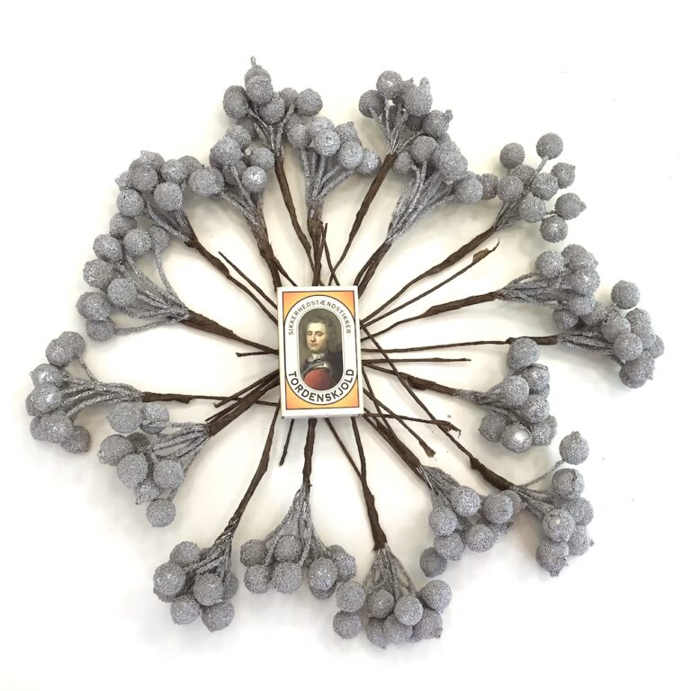 Tilbud 180stk sølv bær - Kunstige bær på ståltråds pind - Dekolagersalg