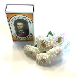 Alternative view of Små hvide blomster buketter