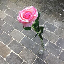 Alternative view of Rosa langstilket kunstig rose