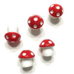 Bitte små røde paddehatte