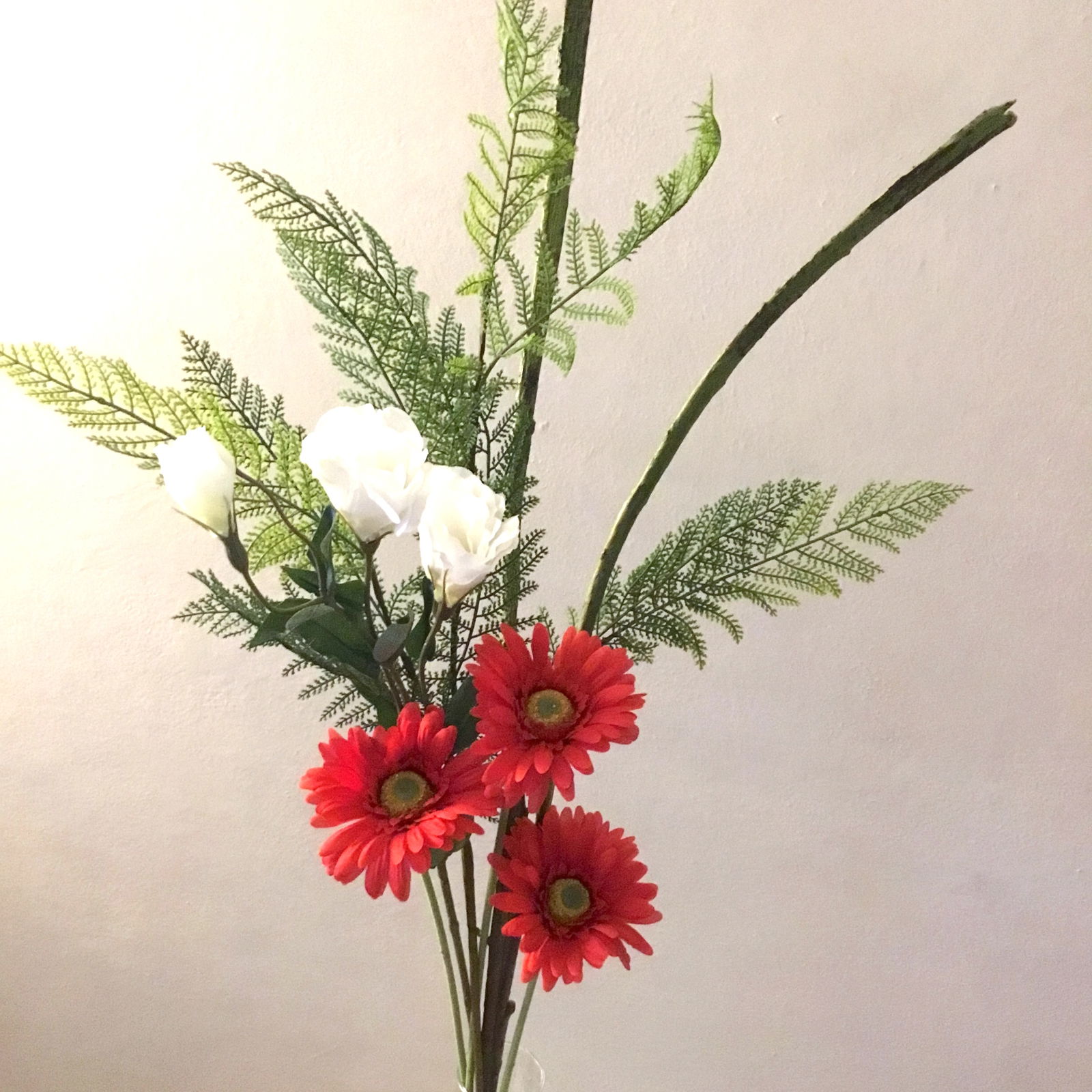 Kunstig håndbundet buket med klokker