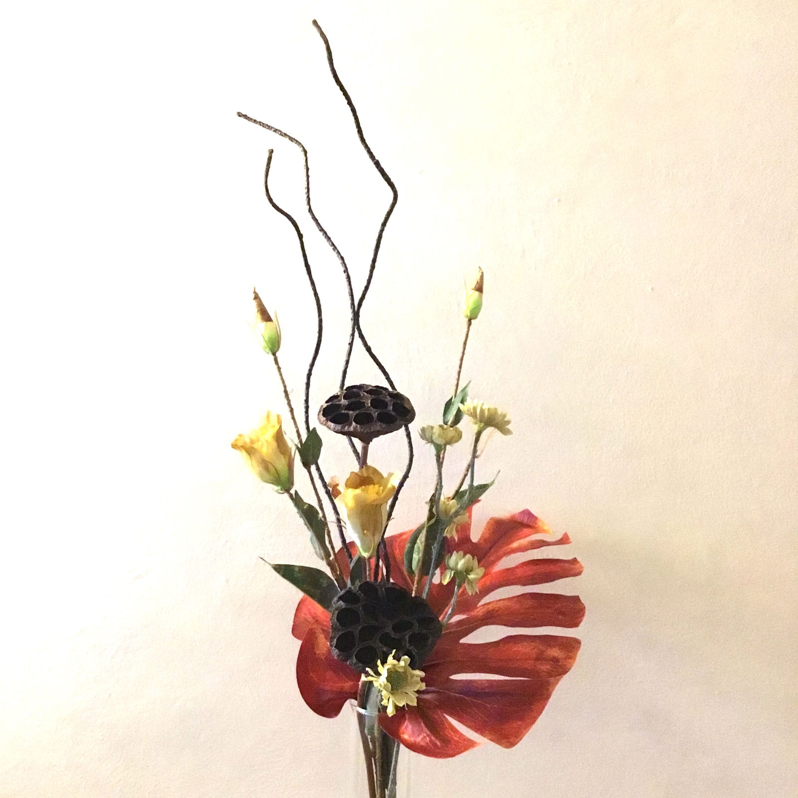 Kunstig håndbundet buket med lotus