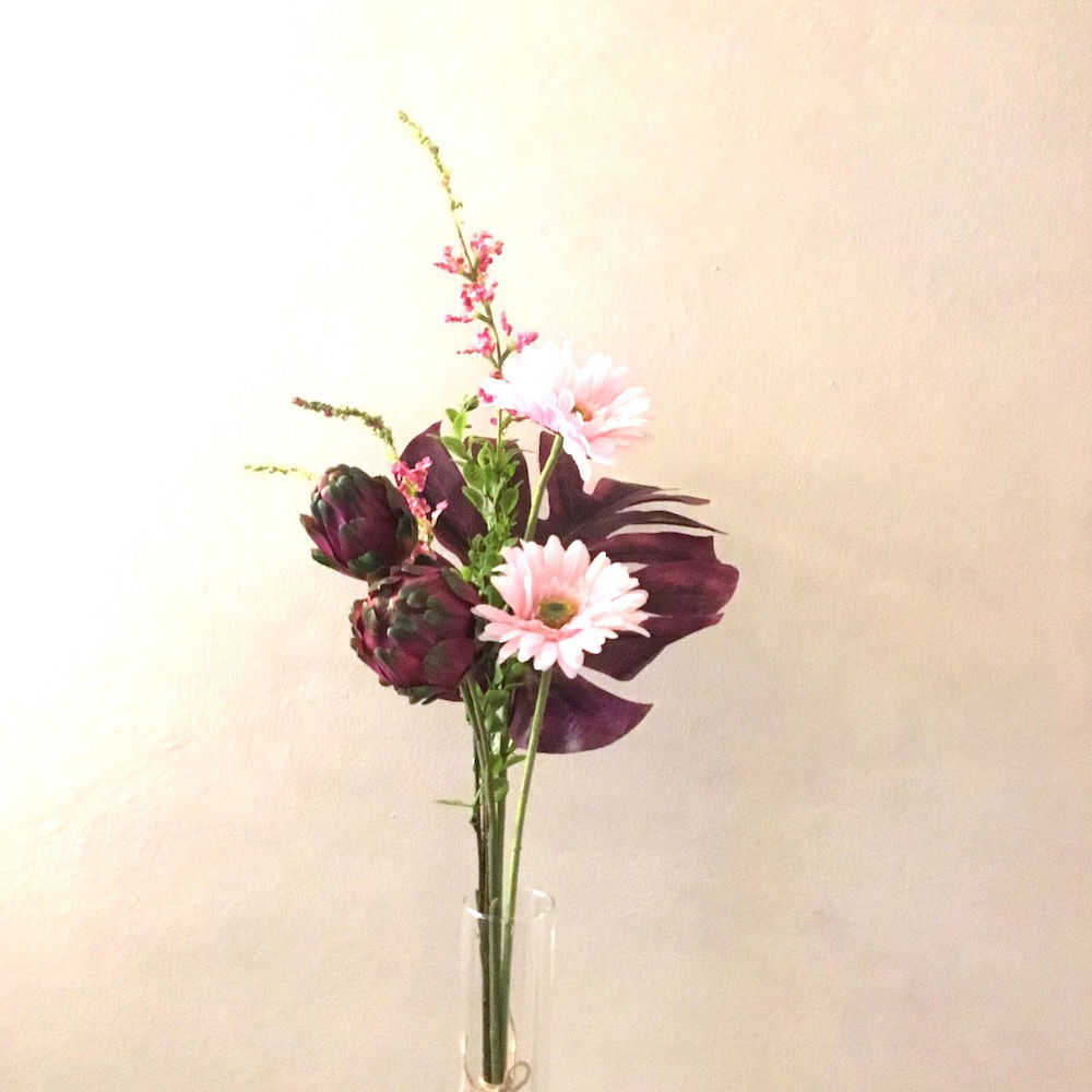 Håndbundet buket med kunstige blomster - Billede 3