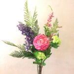 Kunstig håndbundet buket med lilla syren