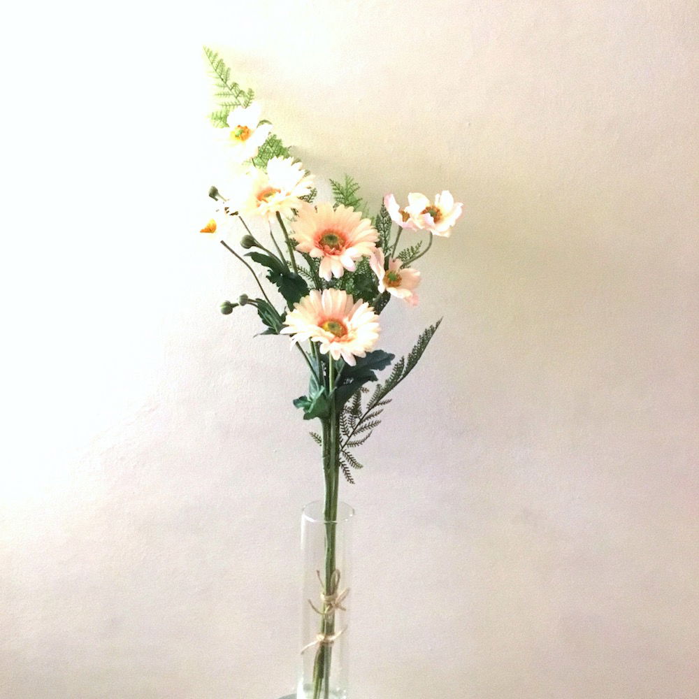 Kunstig håndbundet buket med gerbera - Billede 2