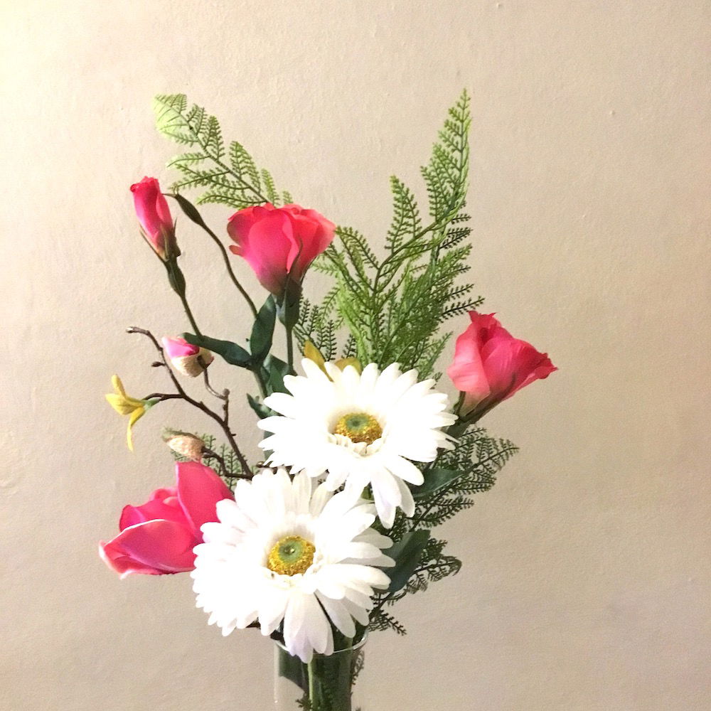 Kunstig håndbundet buket med magnolia - Billede 3